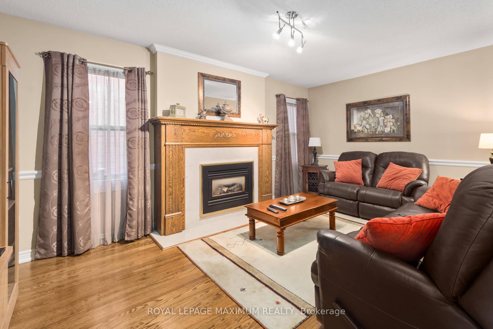 Photo 6 of 12 Checker Court, Vaughan, Brownridge — HOMEH