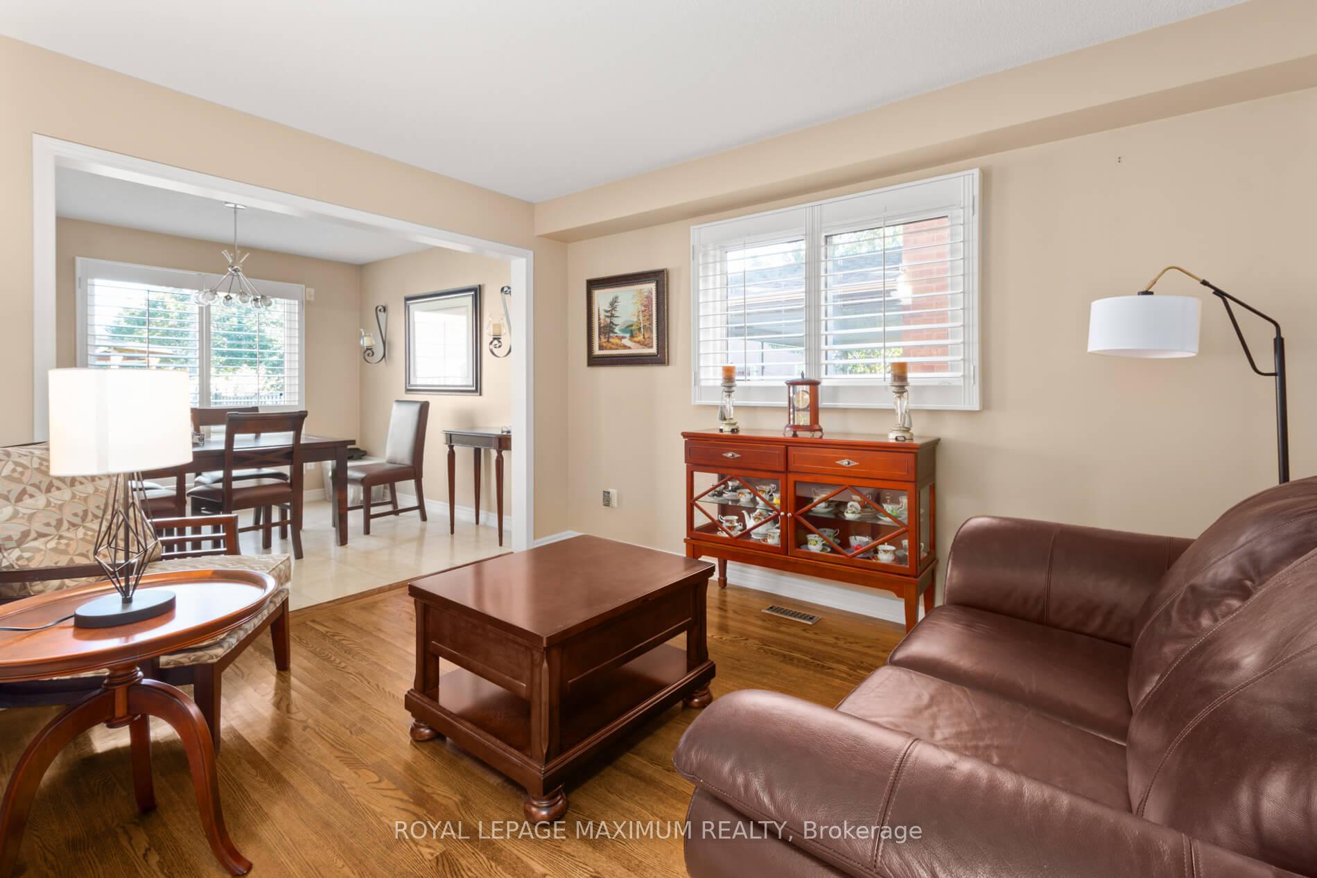 Photo 8 of 12 Checker Court, Vaughan, Brownridge — HOMEH