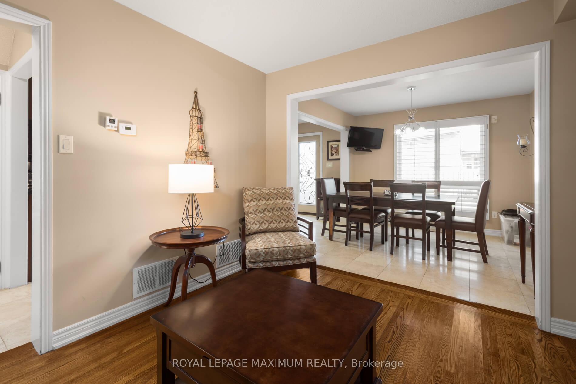 Photo 9 of 12 Checker Court, Vaughan, Brownridge — HOMEH