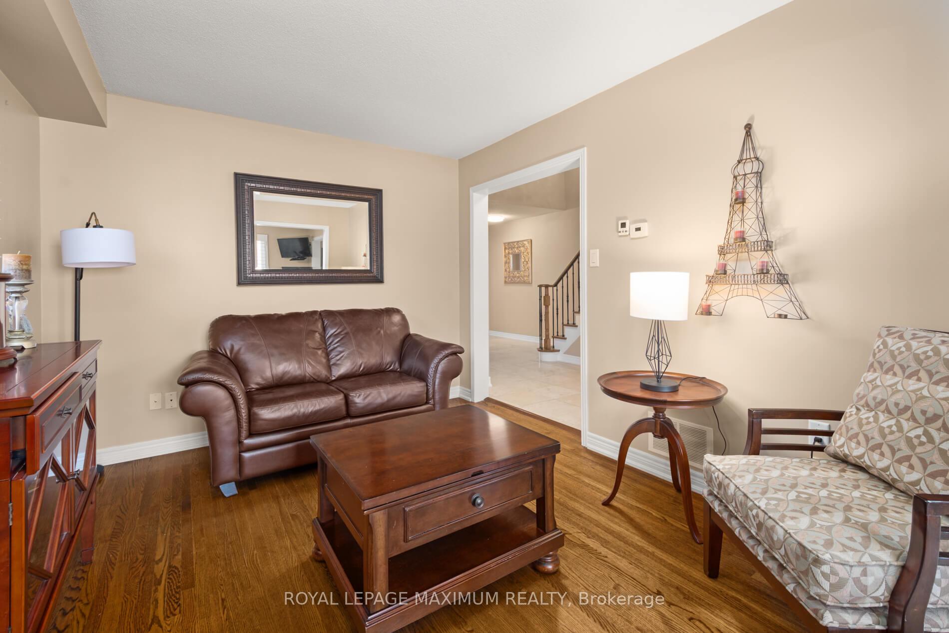 Photo 10 of 12 Checker Court, Vaughan, Brownridge — HOMEH