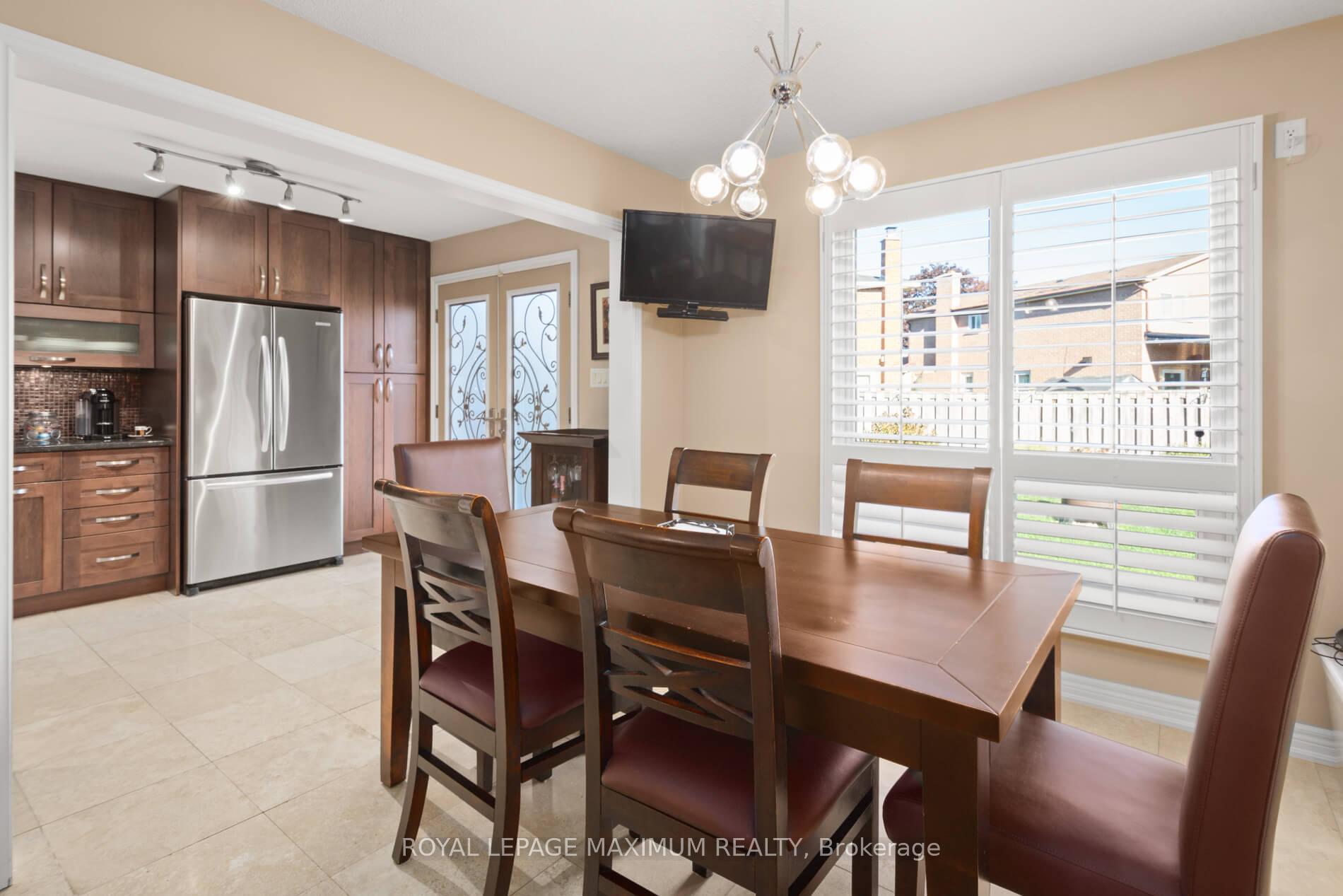 Photo 11 of 12 Checker Court, Vaughan, Brownridge — HOMEH