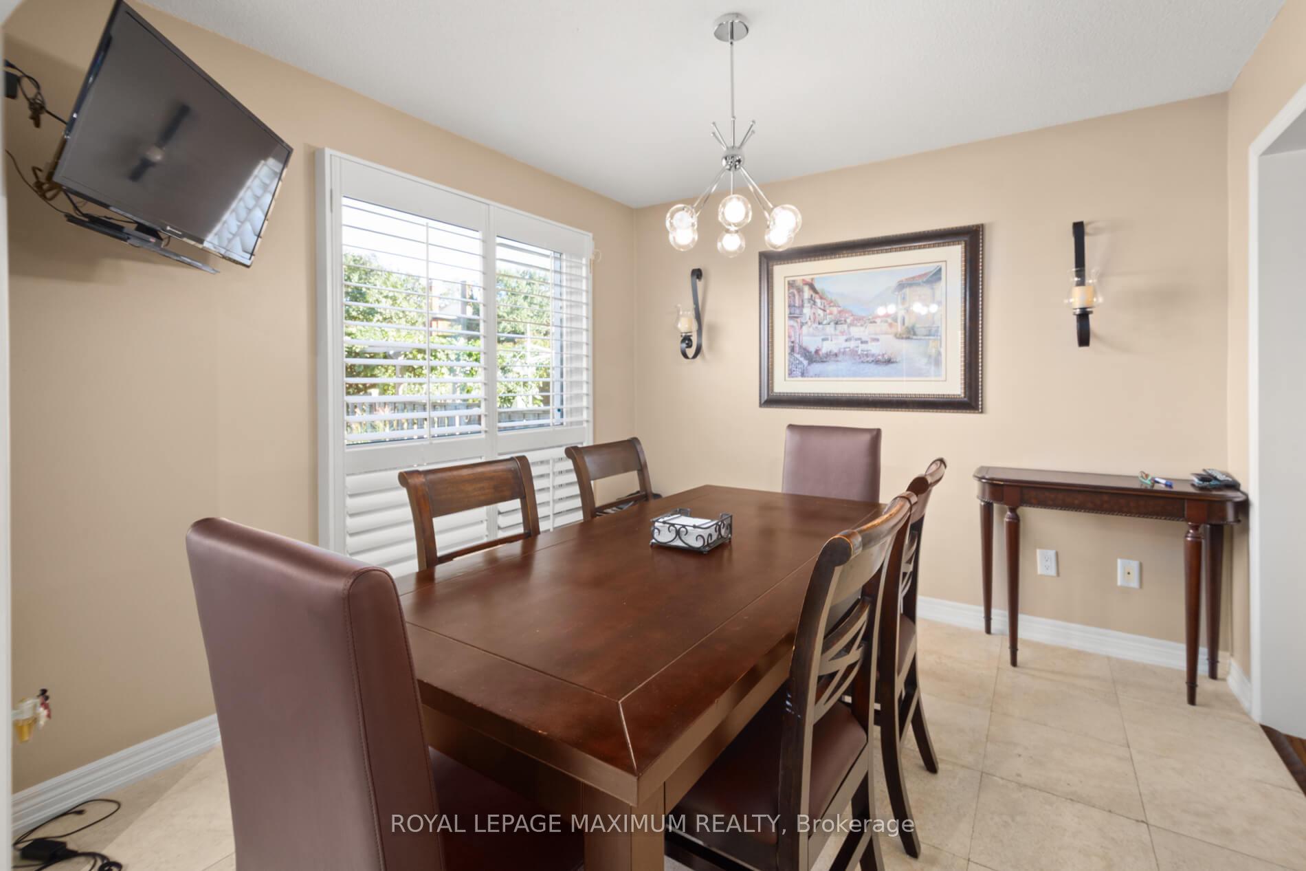 Photo 12 of 12 Checker Court, Vaughan, Brownridge — HOMEH
