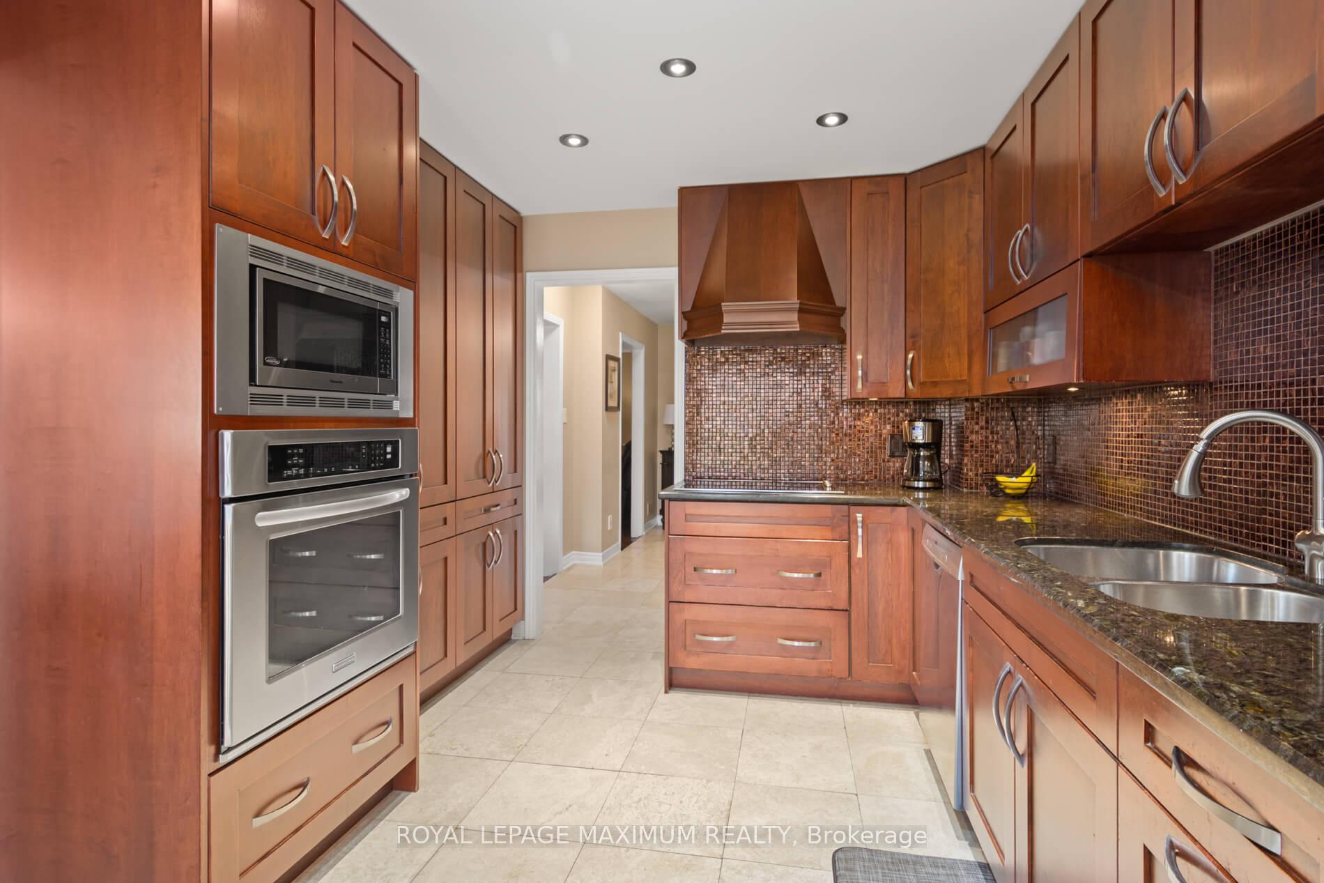 Photo 14 of 12 Checker Court, Vaughan, Brownridge — HOMEH
