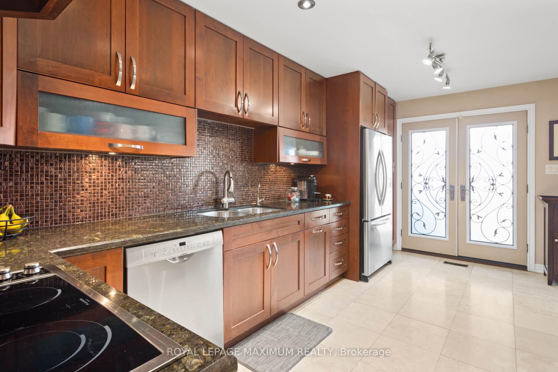 Photo 16 of 12 Checker Court, Vaughan, Brownridge — HOMEH