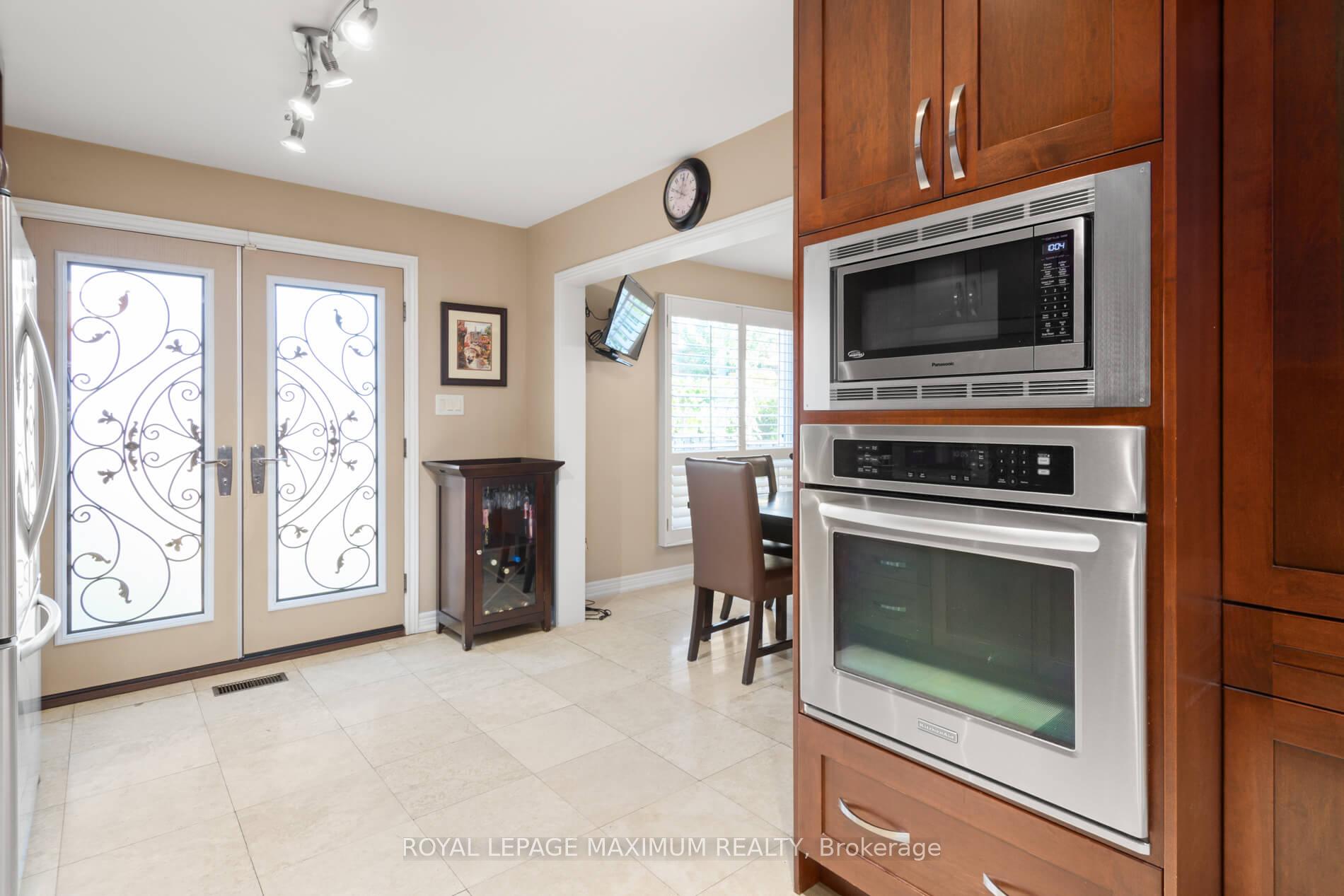 Photo 17 of 12 Checker Court, Vaughan, Brownridge — HOMEH