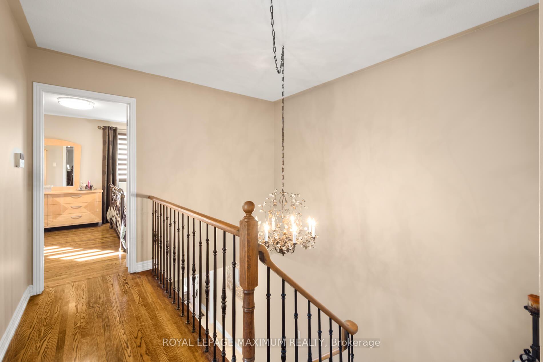Photo 19 of 12 Checker Court, Vaughan, Brownridge — HOMEH