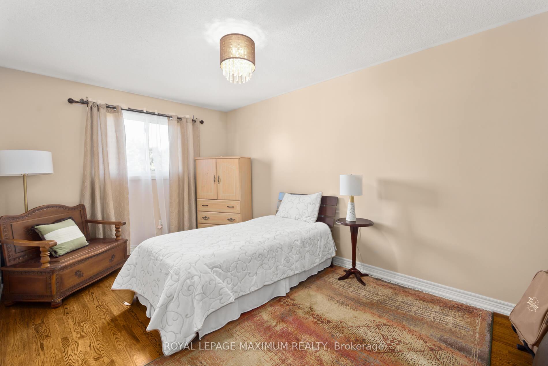 Photo 24 of 12 Checker Court, Vaughan, Brownridge — HOMEH