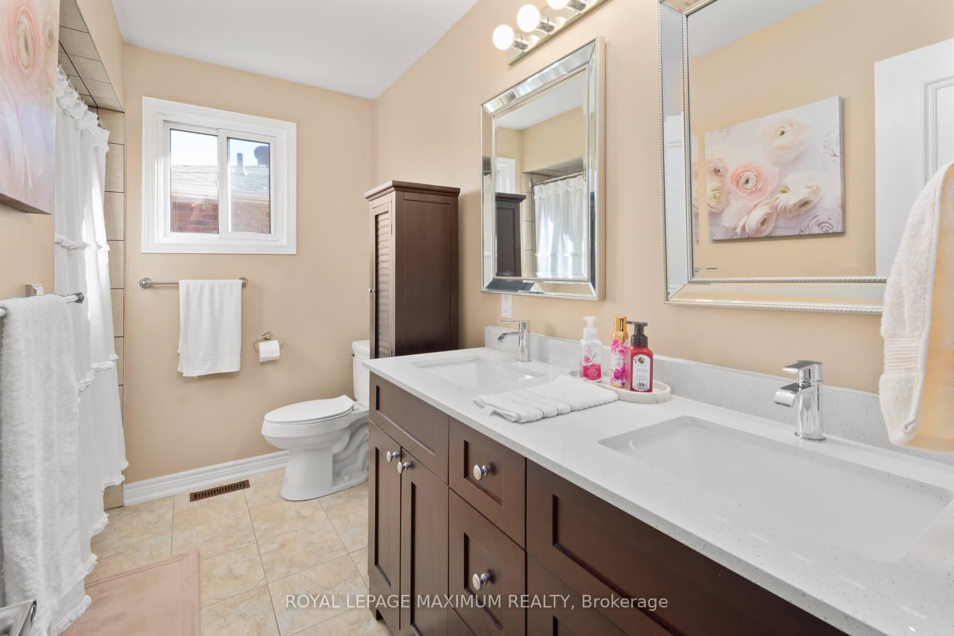 Photo 25 of 12 Checker Court, Vaughan, Brownridge — HOMEH