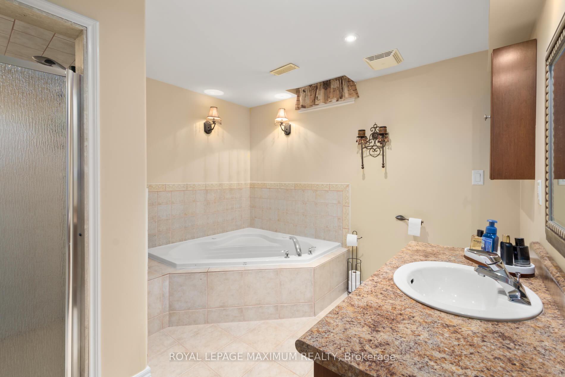 Photo 30 of 12 Checker Court, Vaughan, Brownridge — HOMEH