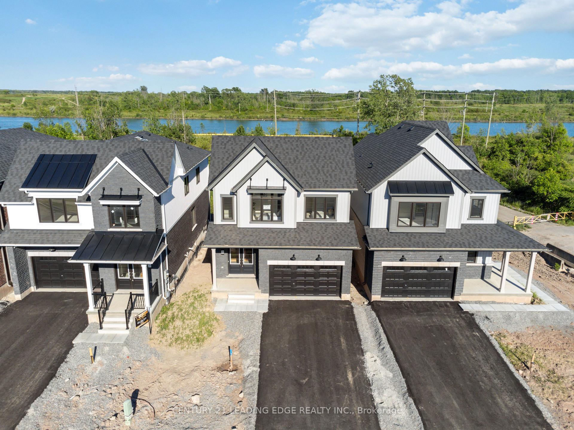 Front of 20 Aviron Crescent