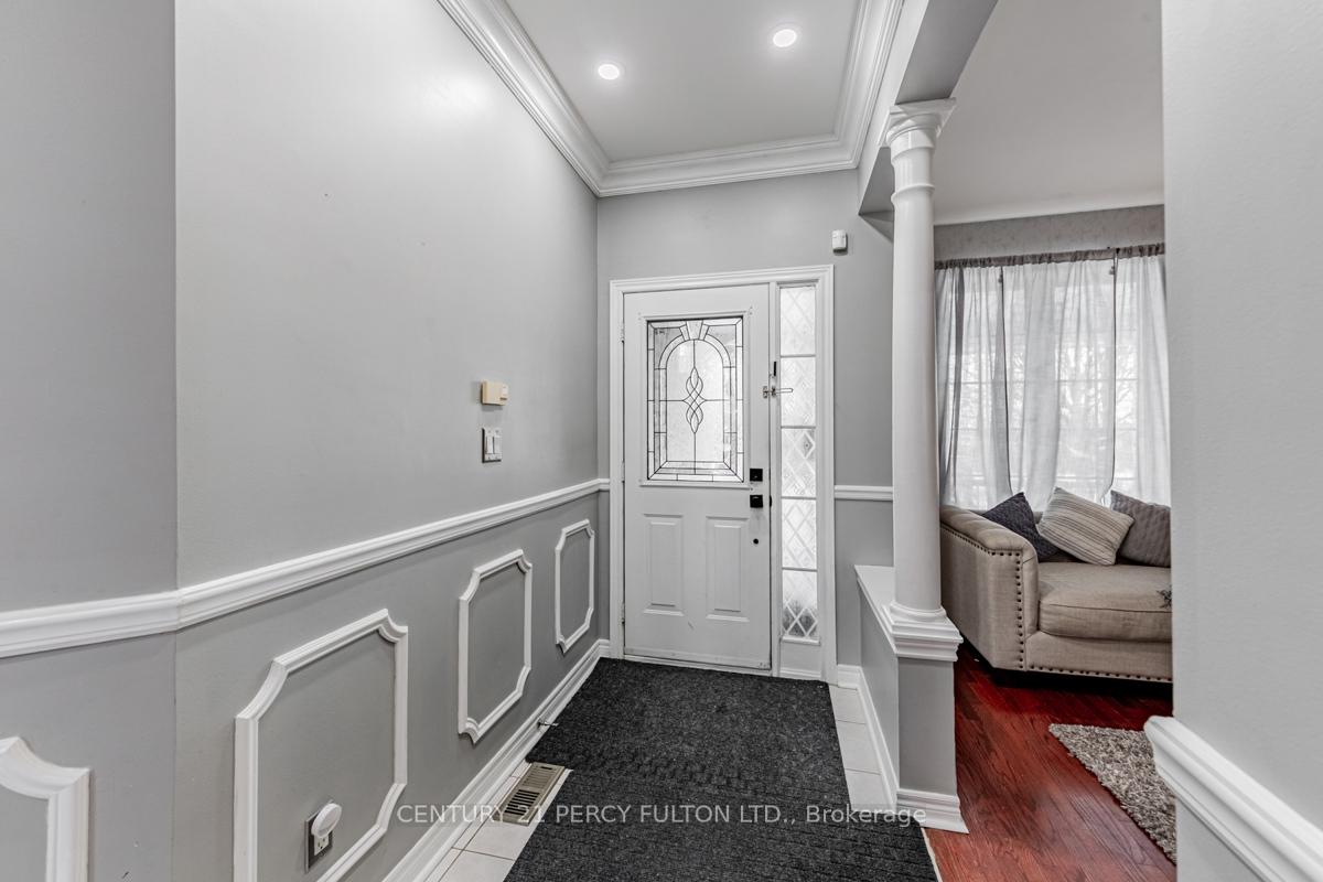 Photo 3 of 32 Amanda Avenue, Whitby, Brooklin — HOMEH