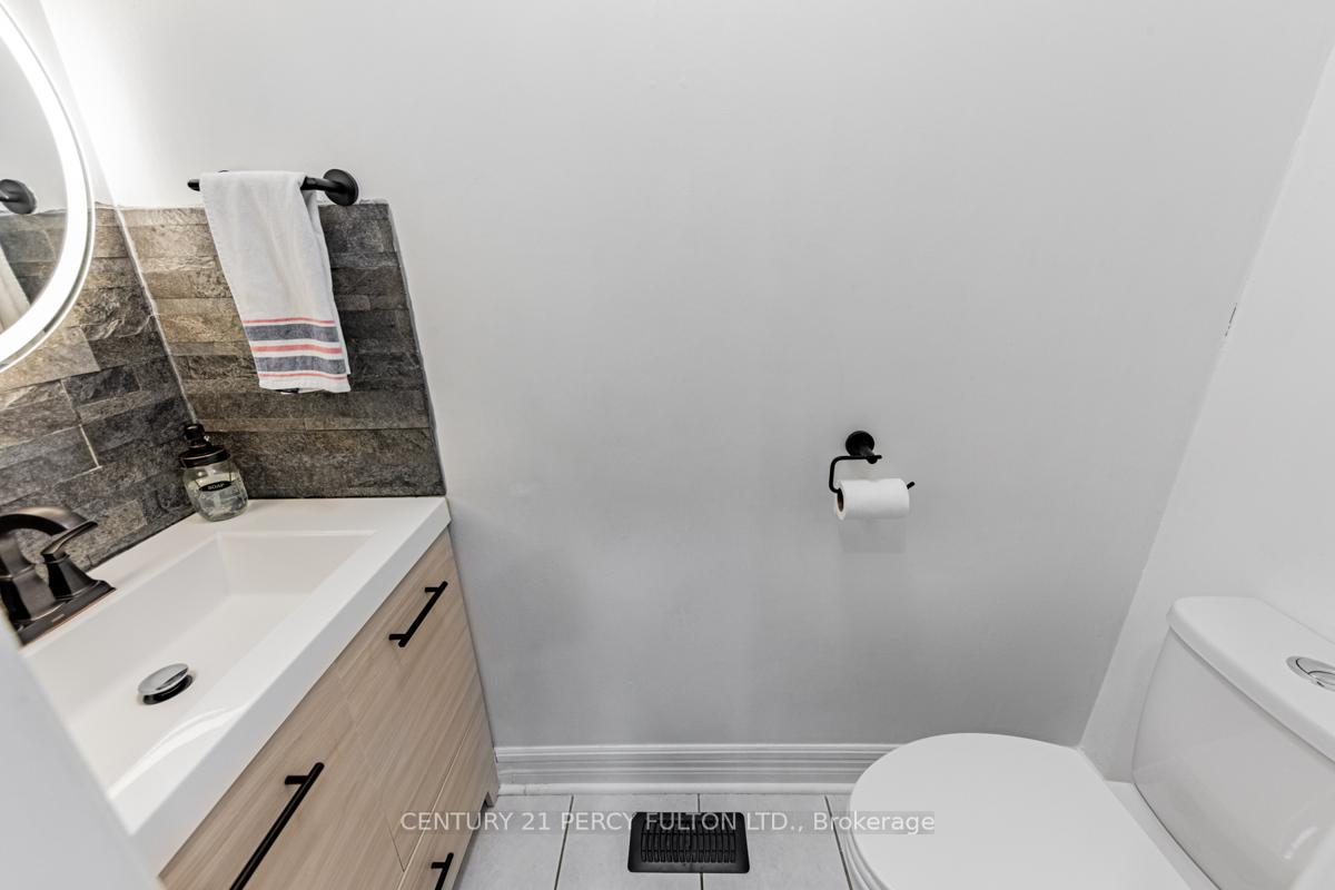 Photo 7 of 32 Amanda Avenue, Whitby, Brooklin — HOMEH