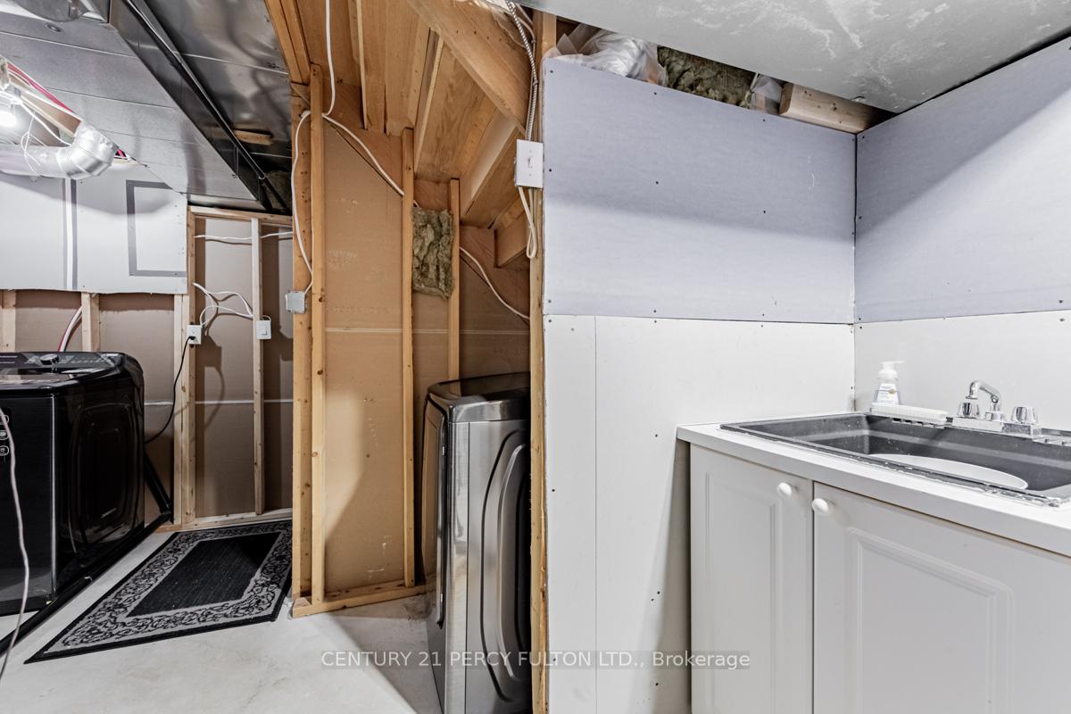 Photo 9 of 32 Amanda Avenue, Whitby, Brooklin — HOMEH
