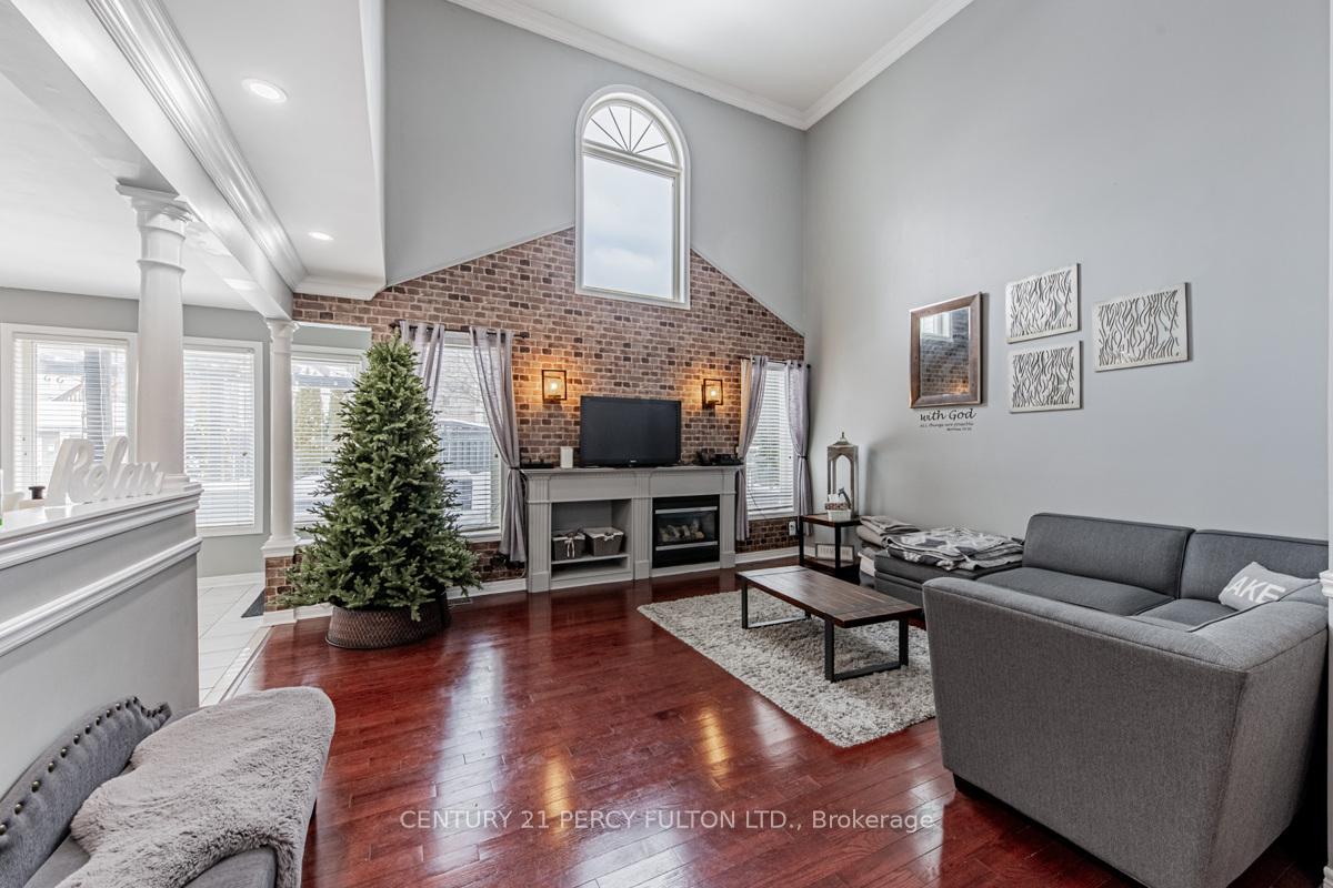 Photo 11 of 32 Amanda Avenue, Whitby, Brooklin — HOMEH