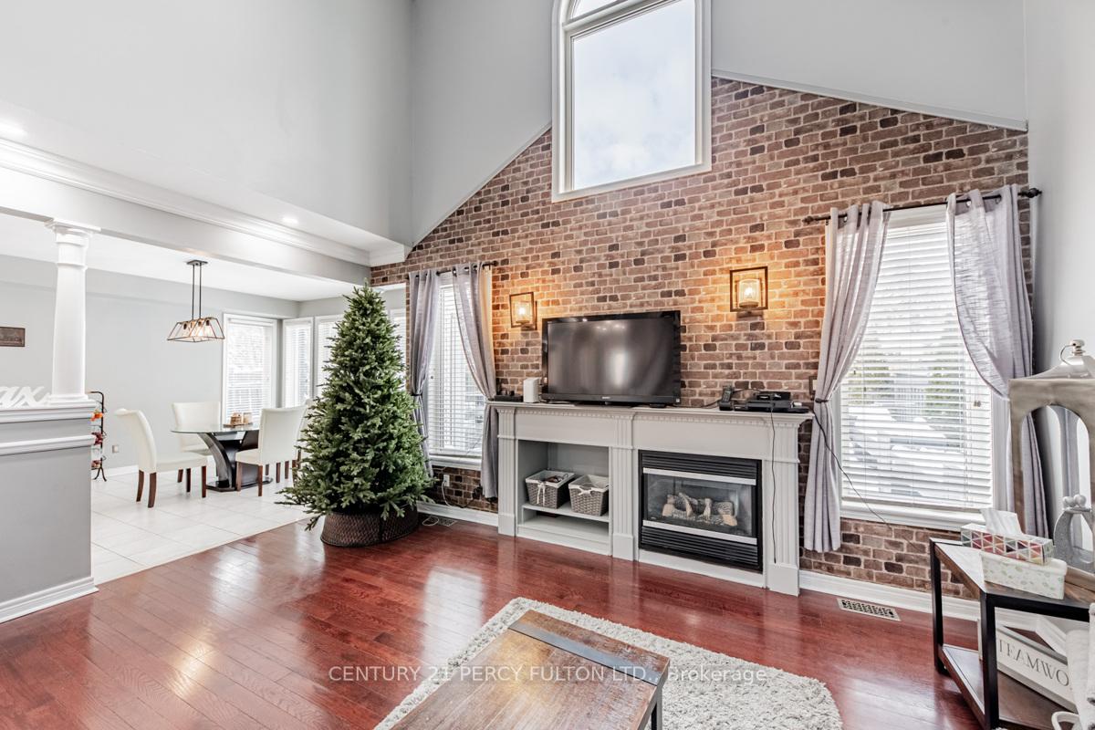 Photo 14 of 32 Amanda Avenue, Whitby, Brooklin — HOMEH