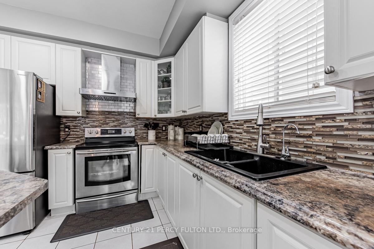 Photo 19 of 32 Amanda Avenue, Whitby, Brooklin — HOMEH