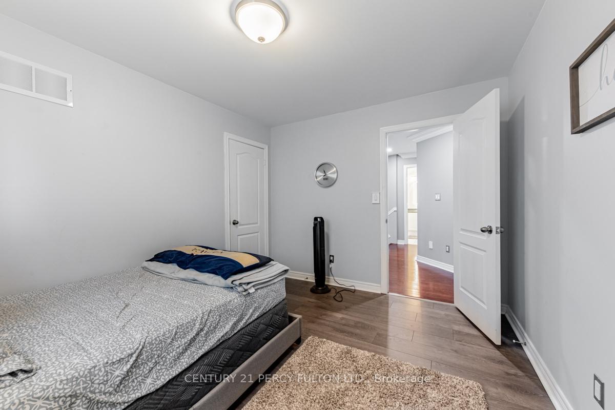 Photo 23 of 32 Amanda Avenue, Whitby, Brooklin — HOMEH