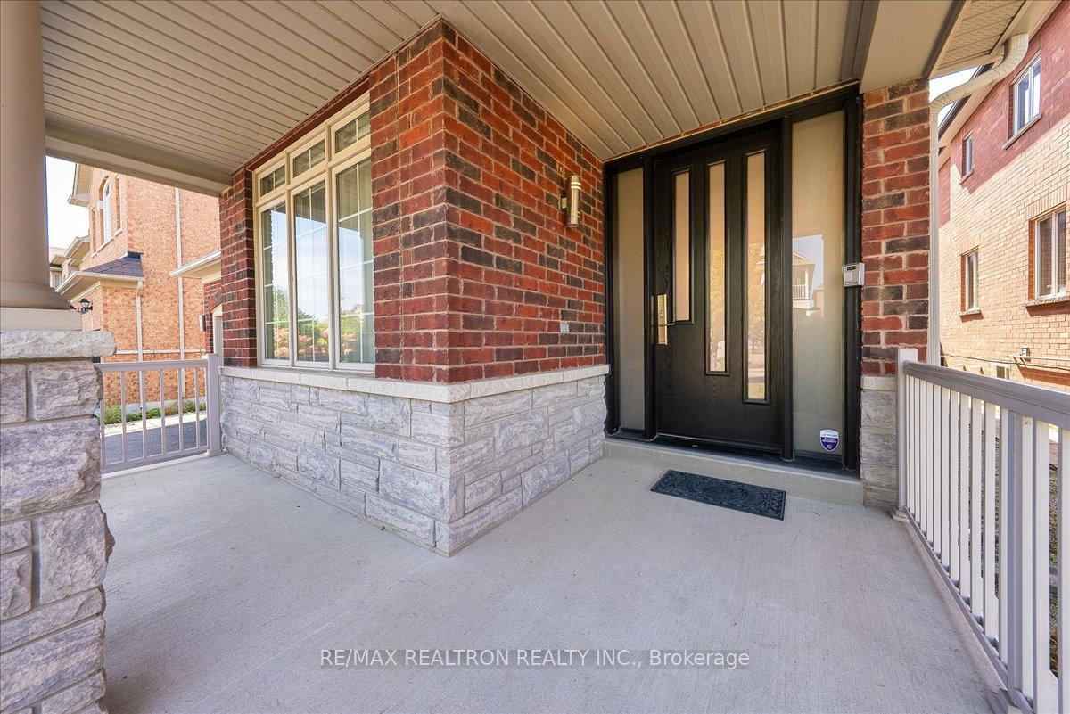 Photo 3 of 25 Riverhill Drive, Vaughan, Patterson — HOMEH