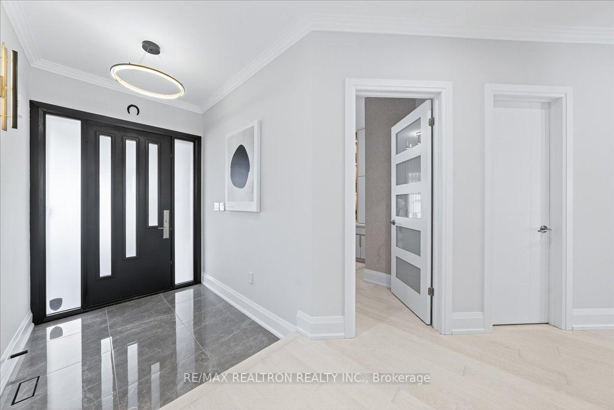 Photo 4 of 25 Riverhill Drive, Vaughan, Patterson — HOMEH