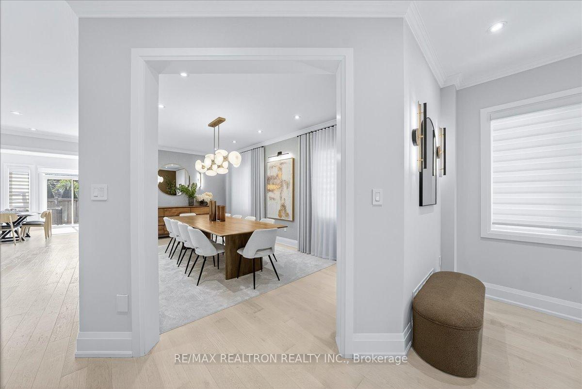 Photo 8 of 25 Riverhill Drive, Vaughan, Patterson — HOMEH