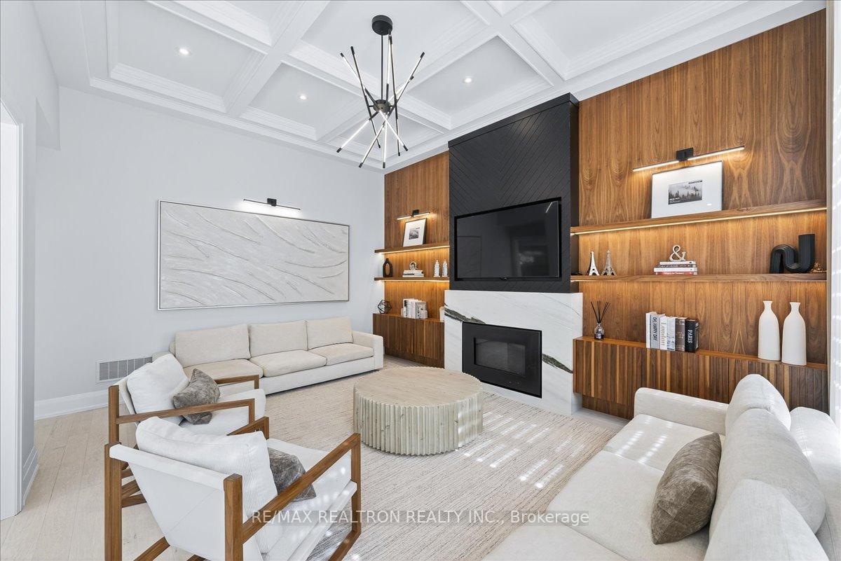 Photo 14 of 25 Riverhill Drive, Vaughan, Patterson — HOMEH