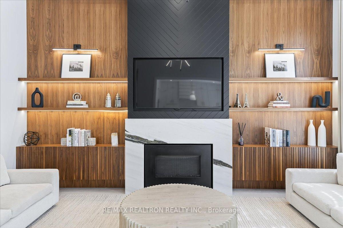 Photo 15 of 25 Riverhill Drive, Vaughan, Patterson — HOMEH