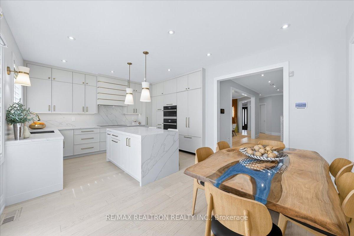 Photo 19 of 25 Riverhill Drive, Vaughan, Patterson — HOMEH