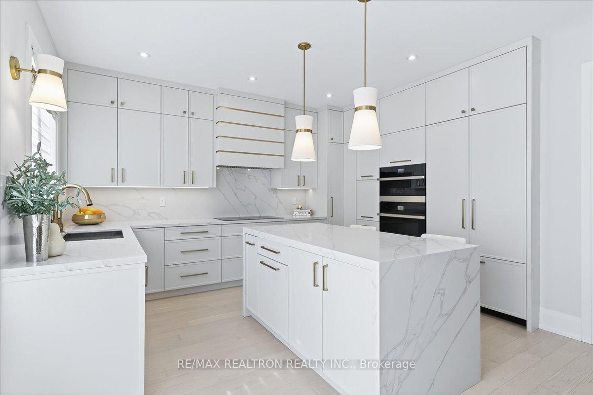 Photo 20 of 25 Riverhill Drive, Vaughan, Patterson — HOMEH