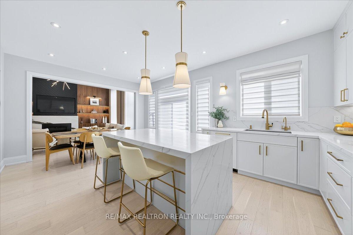 Photo 21 of 25 Riverhill Drive, Vaughan, Patterson — HOMEH
