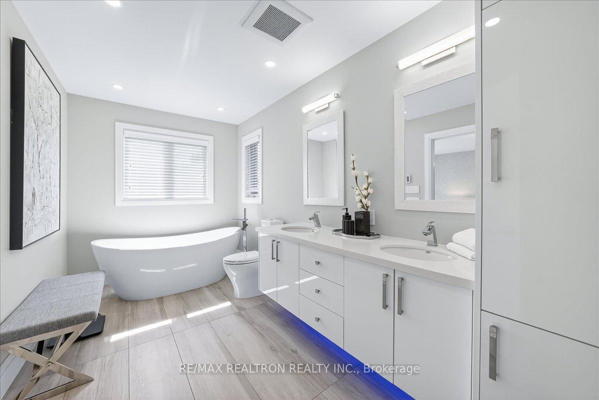 Photo 34 of 25 Riverhill Drive, Vaughan, Patterson — HOMEH