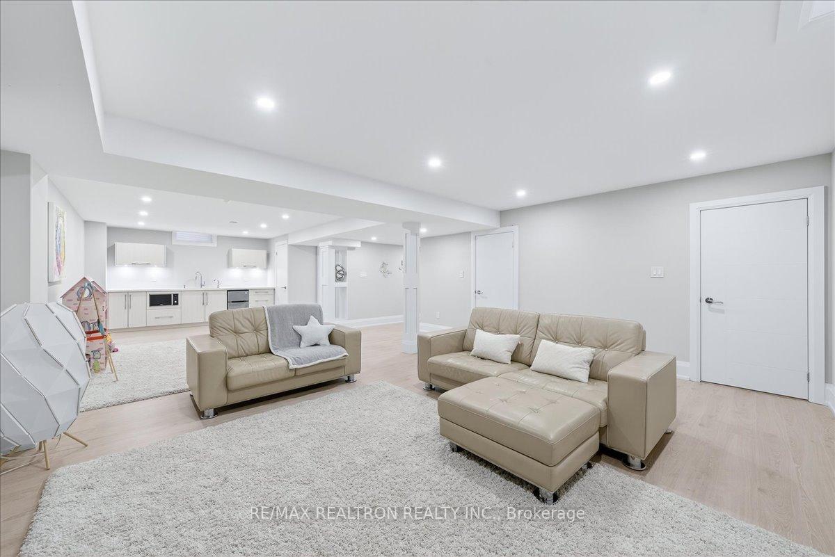 Photo 42 of 25 Riverhill Drive, Vaughan, Patterson — HOMEH