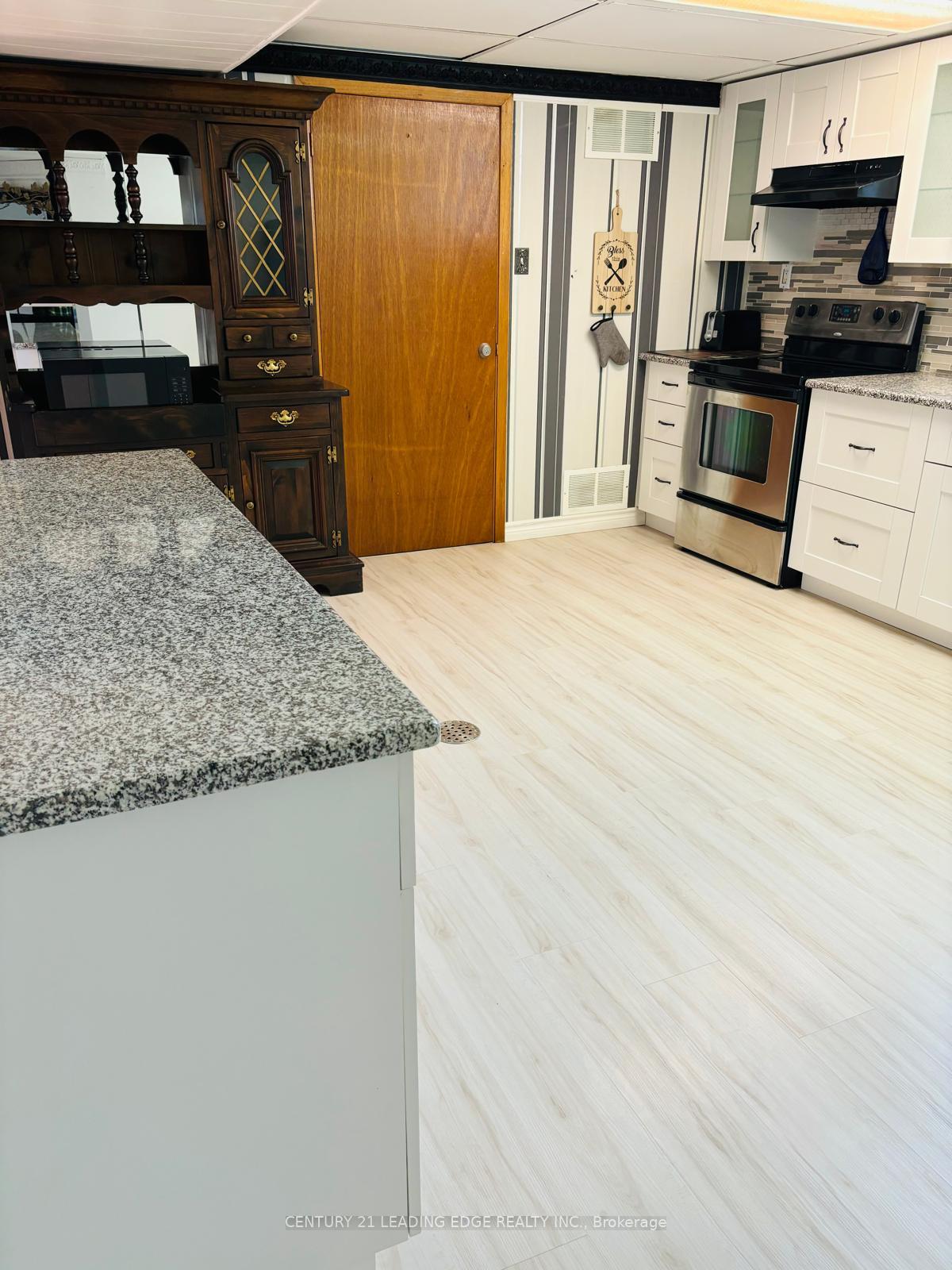 Photo 4 of Unit Bsmt, 44 Elizabeth Crescent S, Whitby, Blue Grass Meadows — HOMEH
