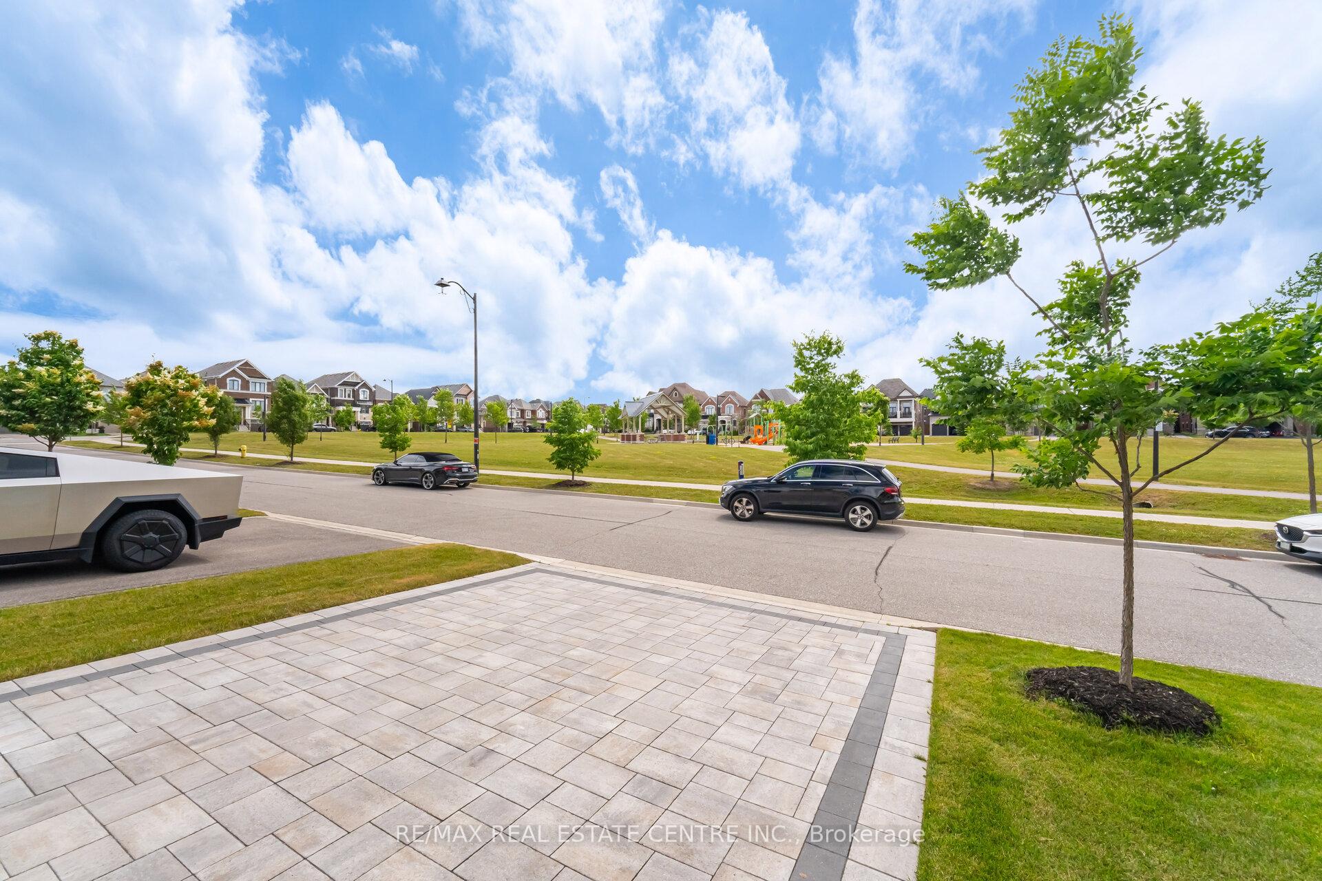 Photo 3 of 21 Arctic Grail Road, Vaughan, Kleinburg — HOMEH