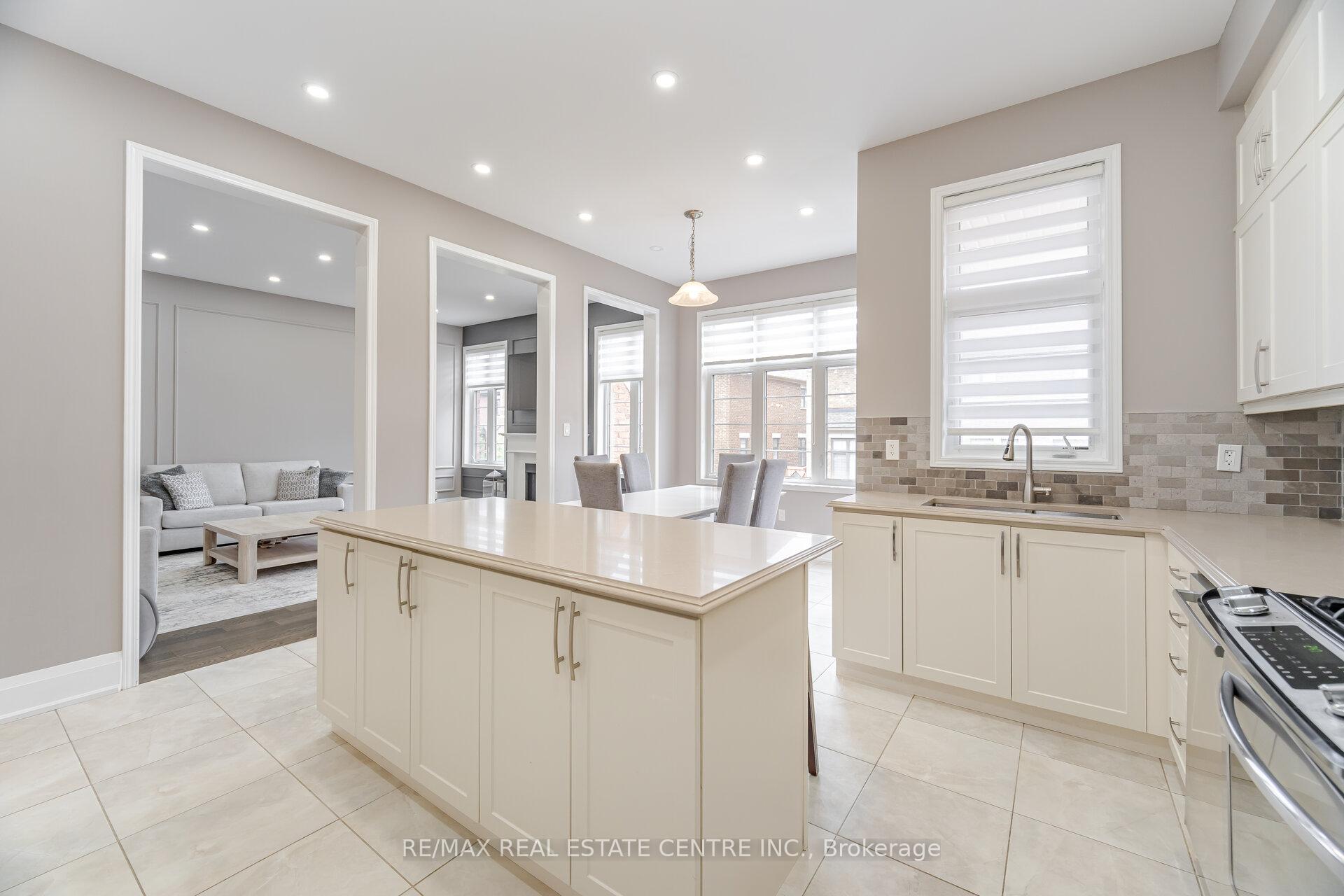 Photo 20 of 21 Arctic Grail Road, Vaughan, Kleinburg — HOMEH