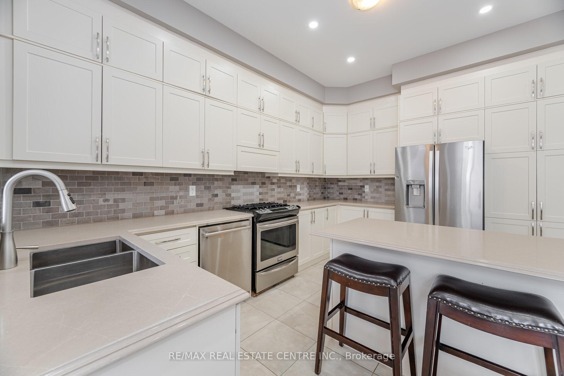 Photo 22 of 21 Arctic Grail Road, Vaughan, Kleinburg — HOMEH