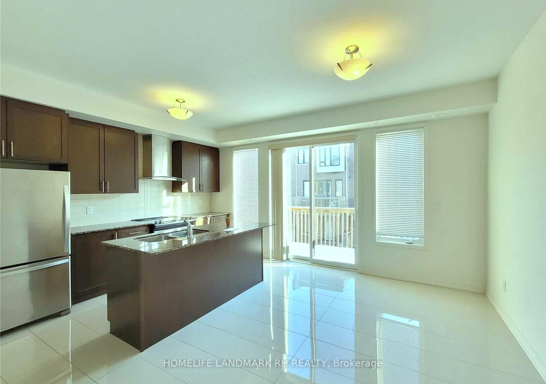 Photo 4 of 40 Fancamp Drive, Vaughan, Maple — HOMEH