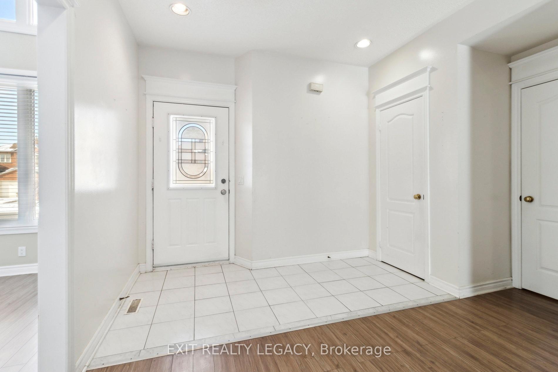 Photo 2 of 122 Ventura Way, Vaughan, Beverley Glen — HOMEH