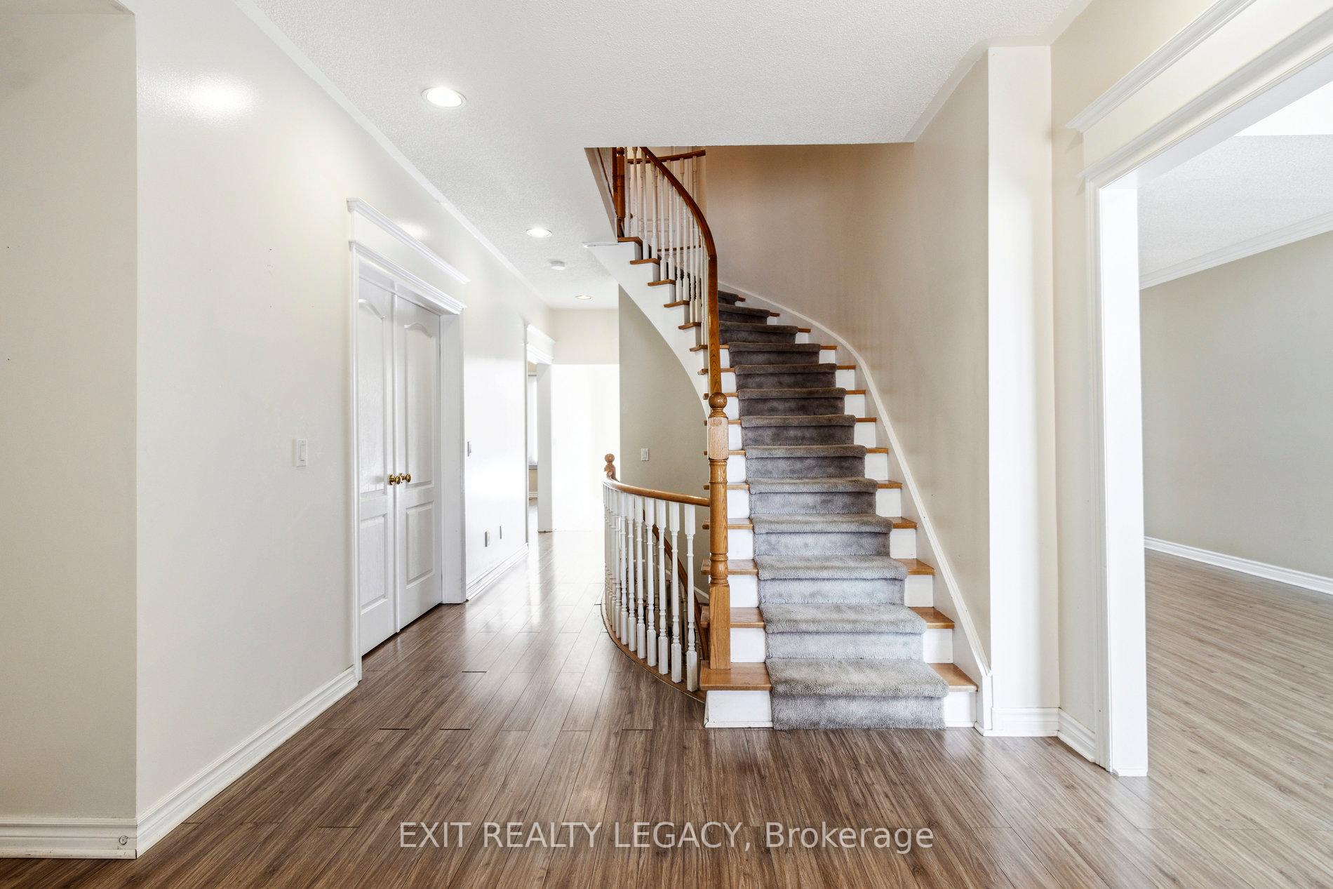 Photo 3 of 122 Ventura Way, Vaughan, Beverley Glen — HOMEH