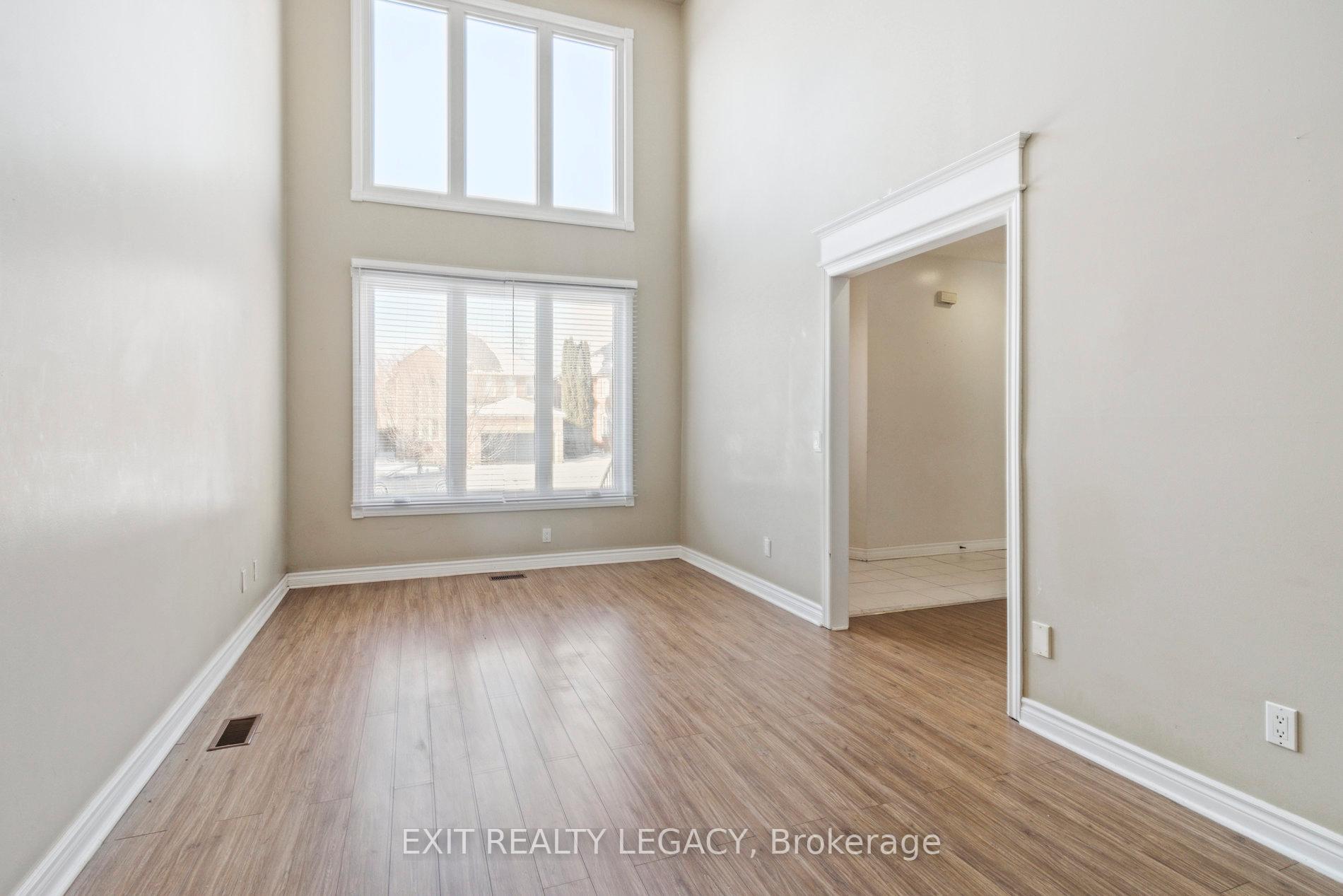 Photo 5 of 122 Ventura Way, Vaughan, Beverley Glen — HOMEH