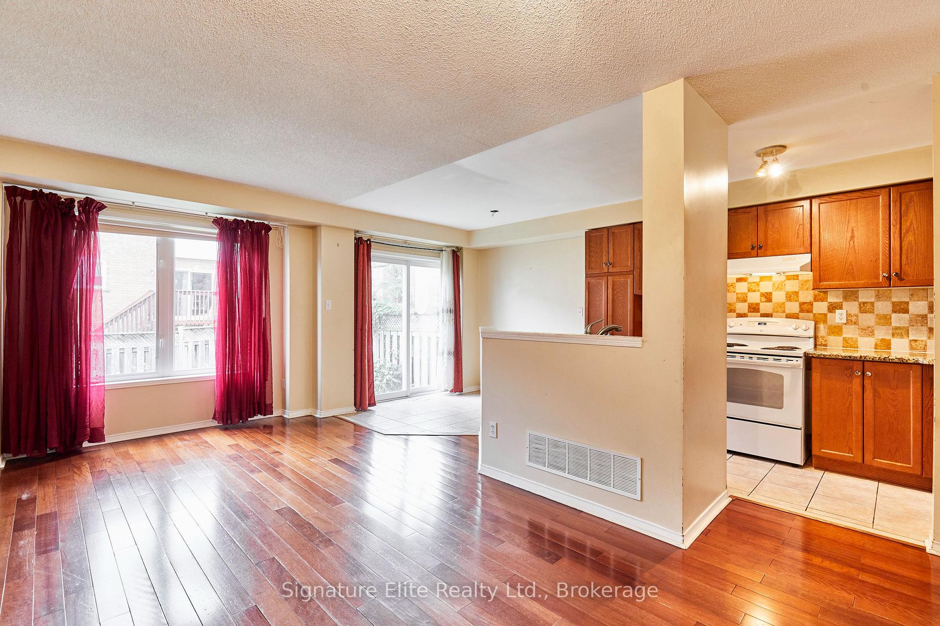 Photo 2 of 112 Stokely Crescent, Whitby, Downtown Whitby — HOMEH