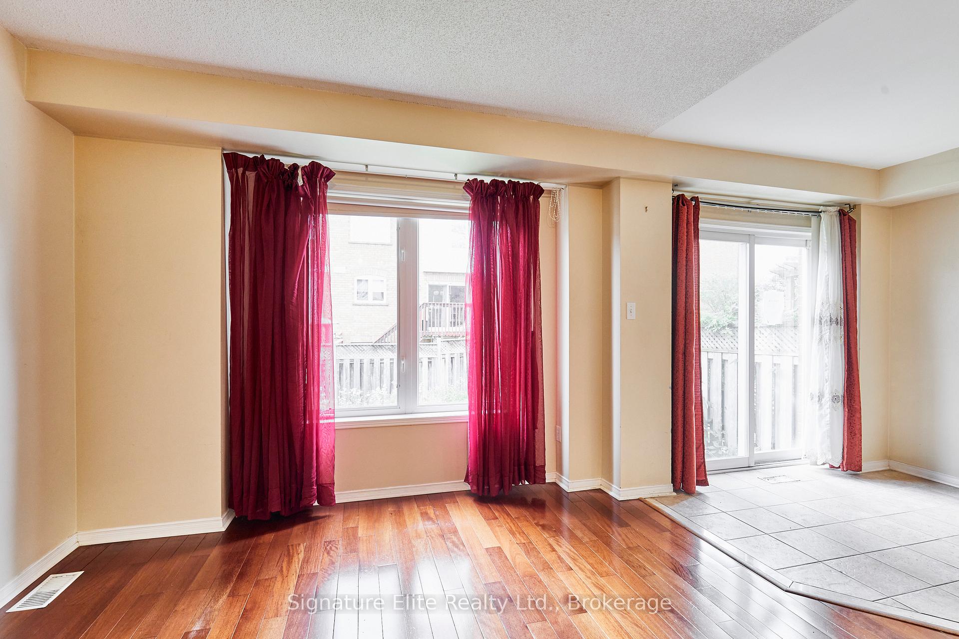 Photo 6 of 112 Stokely Crescent, Whitby, Downtown Whitby — HOMEH