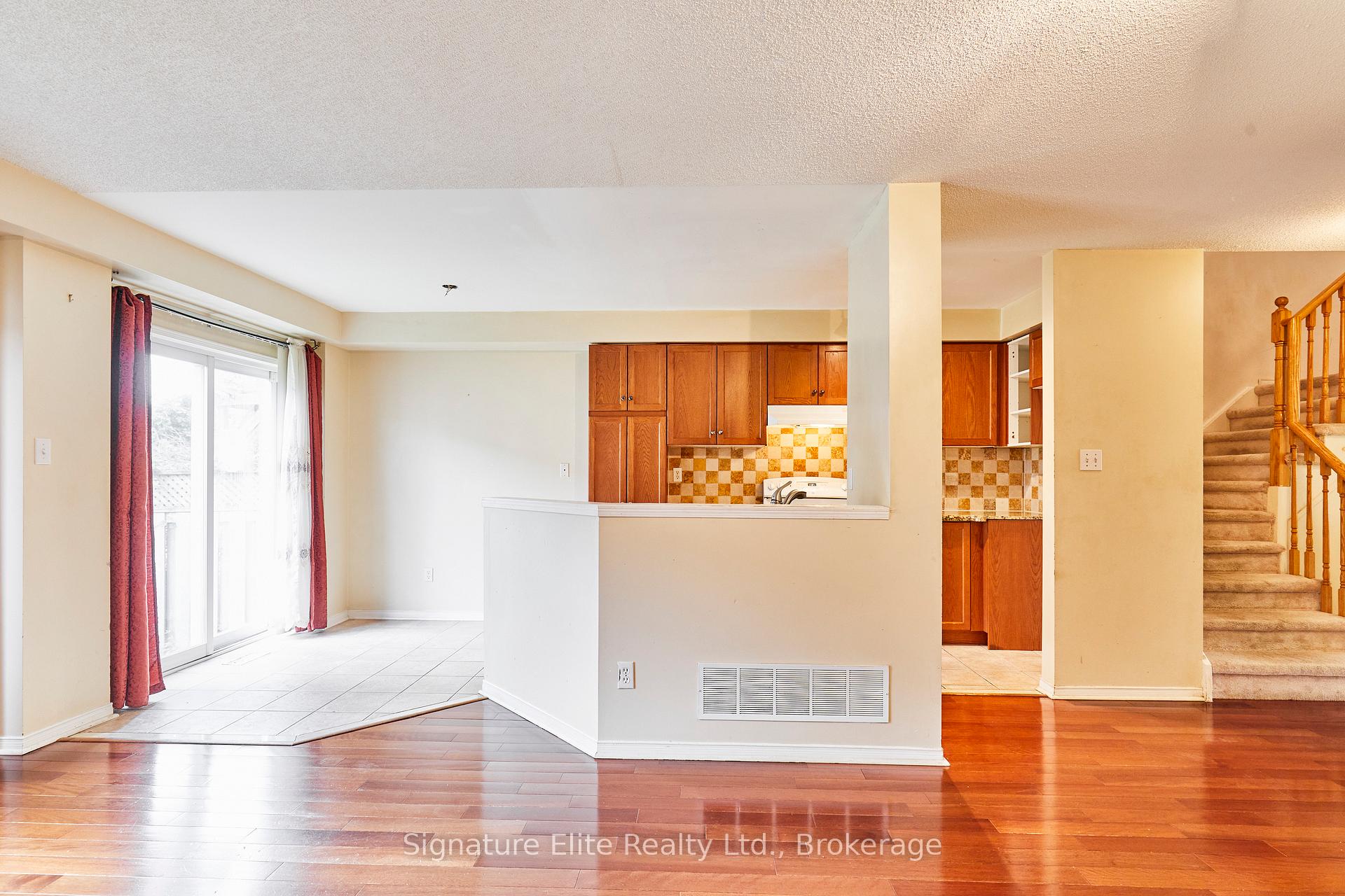 Photo 7 of 112 Stokely Crescent, Whitby, Downtown Whitby — HOMEH