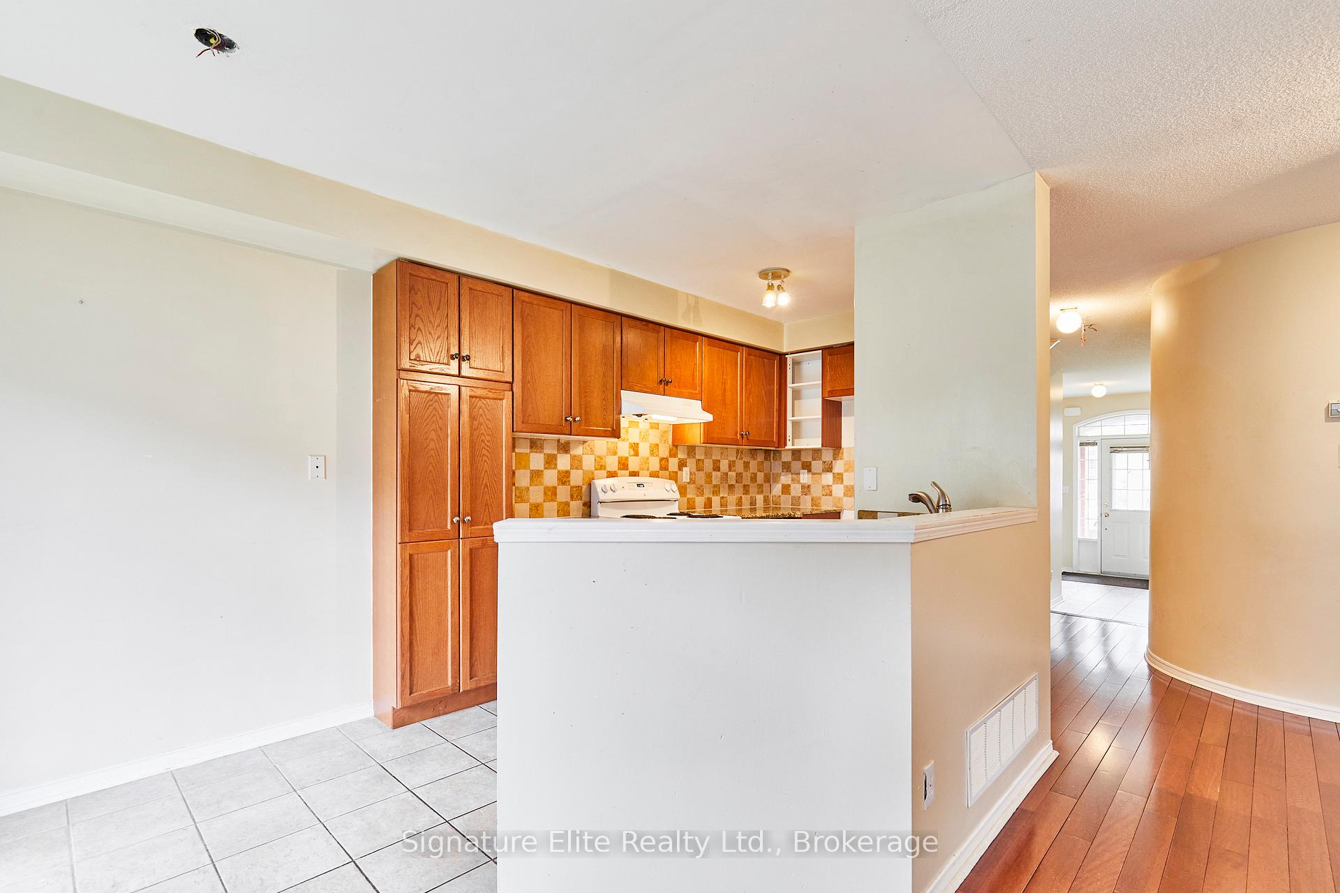 Photo 8 of 112 Stokely Crescent, Whitby, Downtown Whitby — HOMEH
