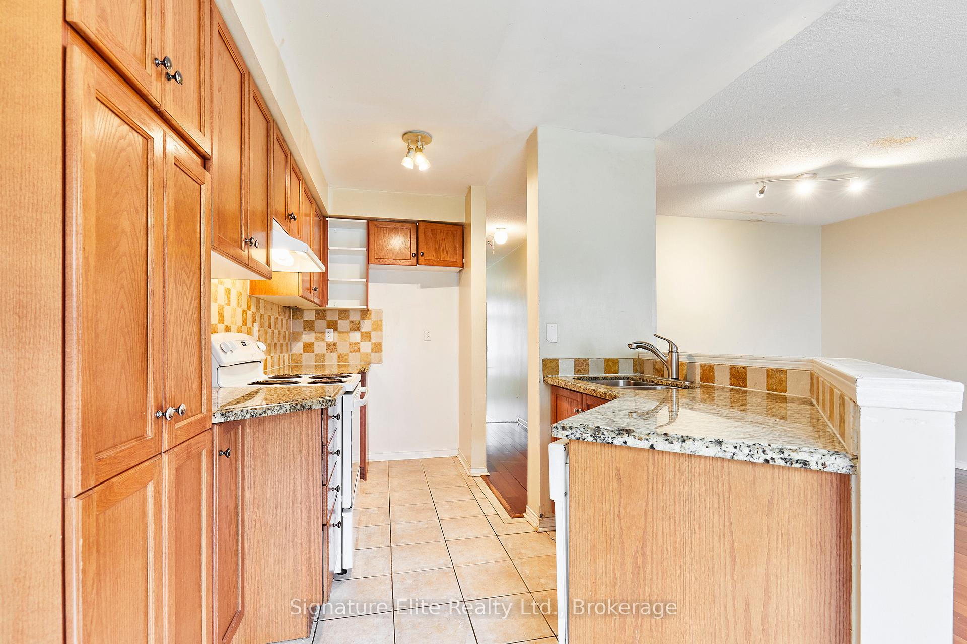 Photo 9 of 112 Stokely Crescent, Whitby, Downtown Whitby — HOMEH