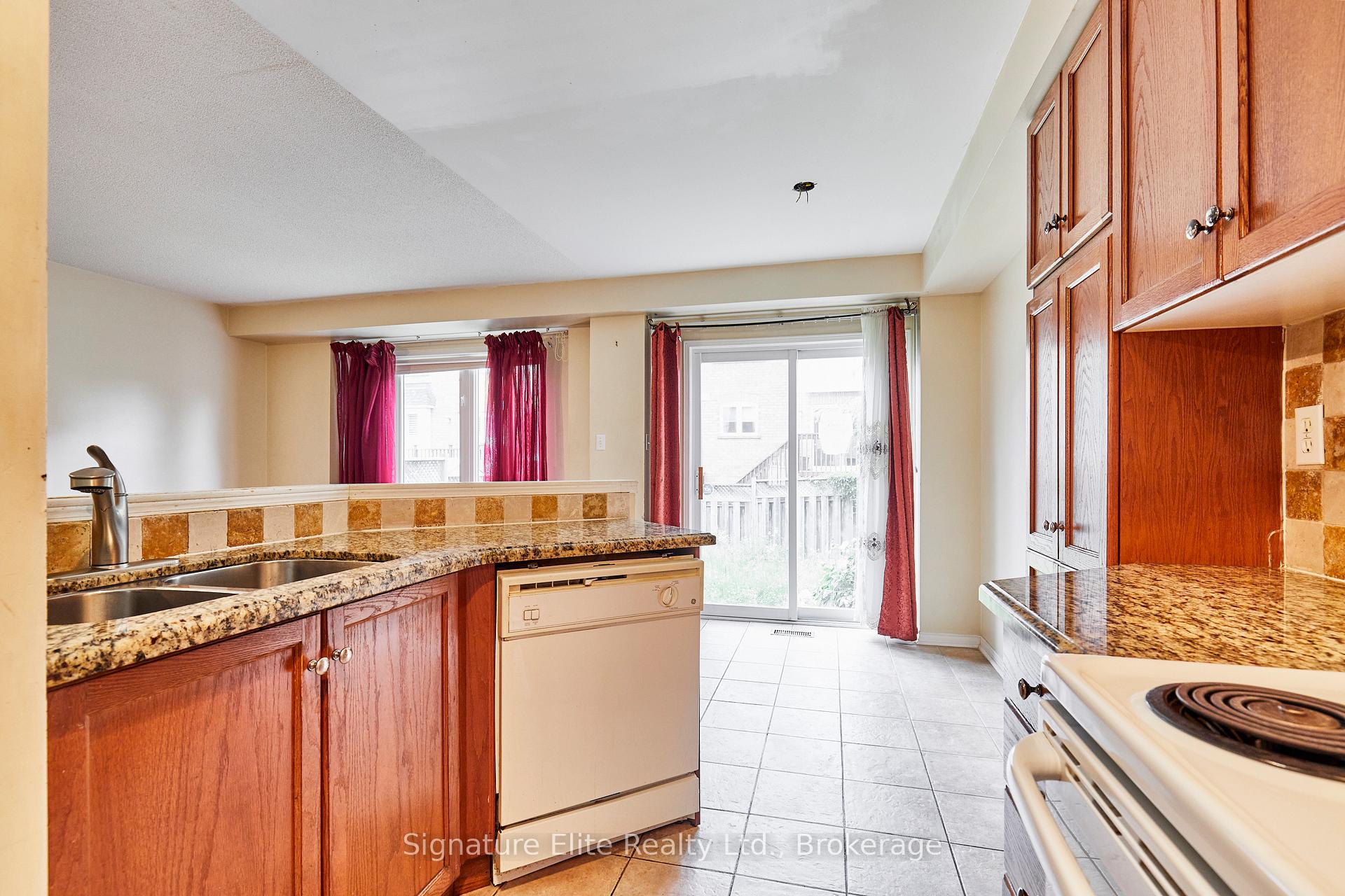 Photo 11 of 112 Stokely Crescent, Whitby, Downtown Whitby — HOMEH