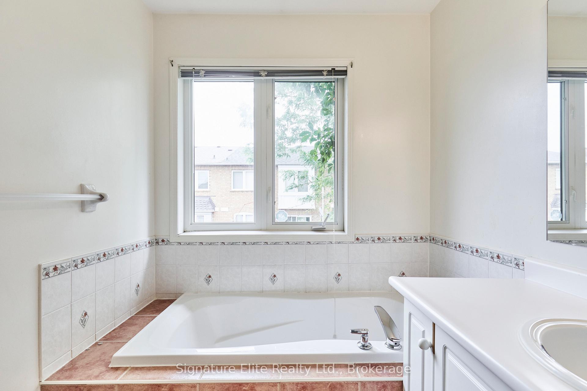 Photo 19 of 112 Stokely Crescent, Whitby, Downtown Whitby — HOMEH