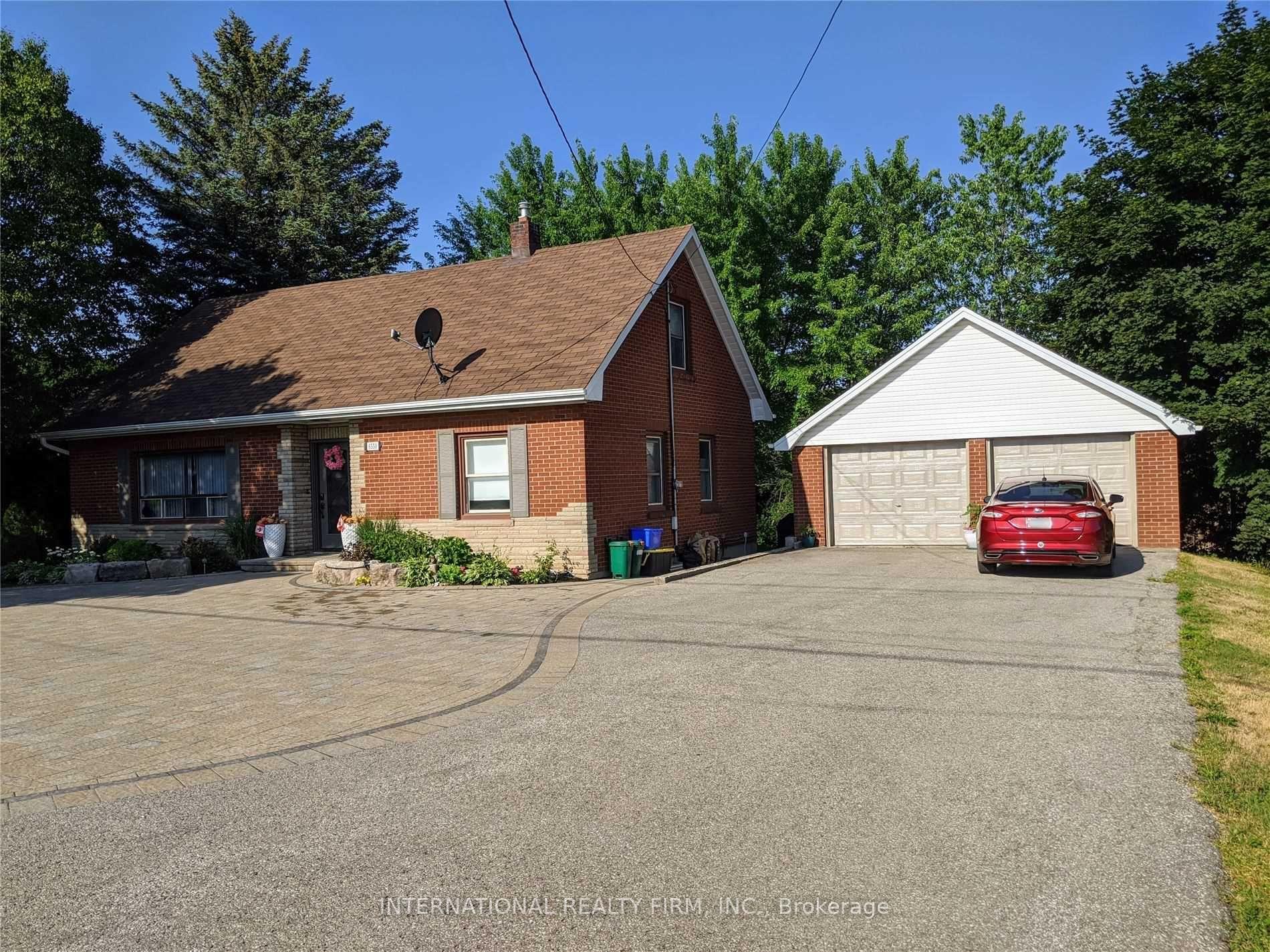 Front of 6550 Baldwin Street N