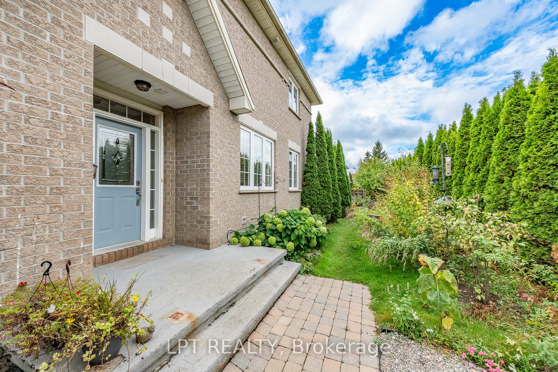 Photo 3 of 805 Schooner Crescent, Ottawa, Riverside South/Gloucester Glen — HOMEH