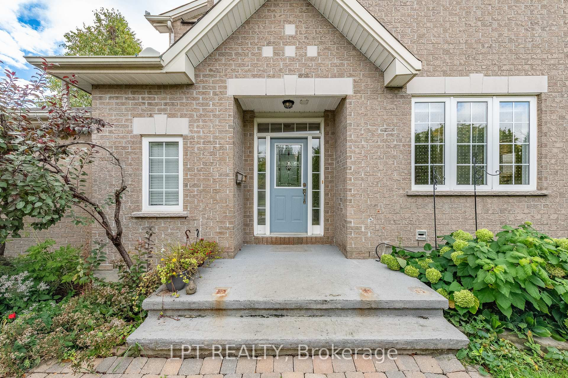 Photo 7 of 805 Schooner Crescent, Ottawa, Riverside South/Gloucester Glen — HOMEH