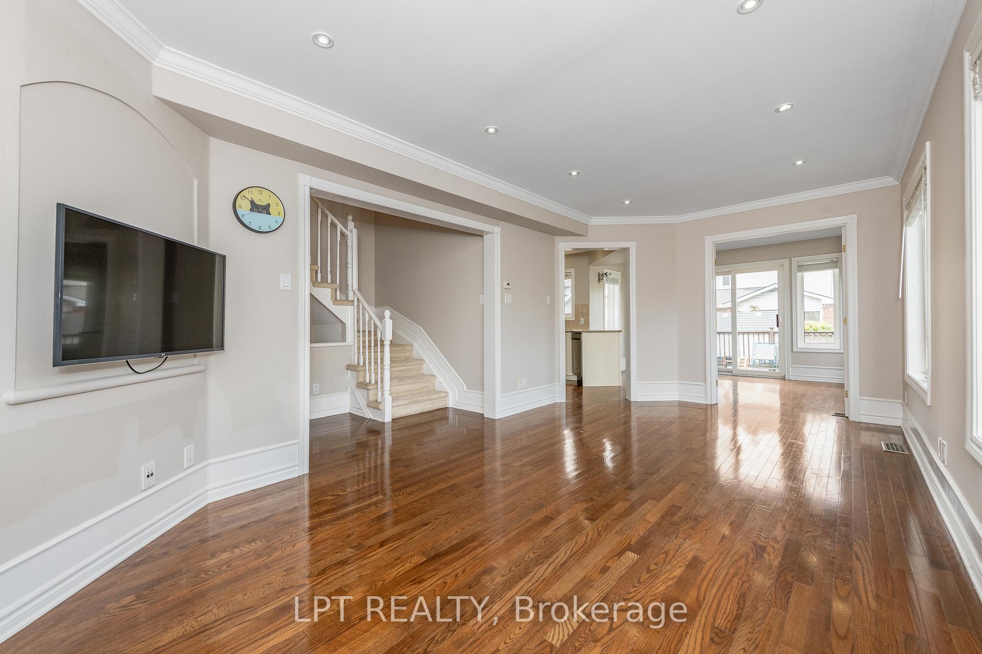 Photo 6 of 805 Schooner Crescent, Ottawa, Riverside South/Gloucester Glen — HOMEH